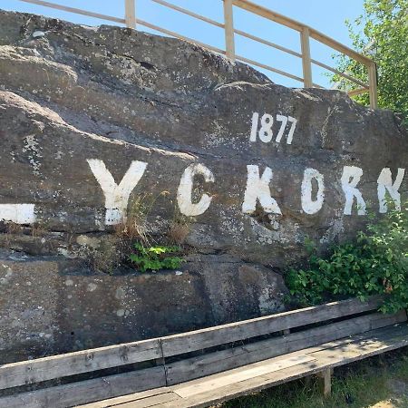 Апартаменти Nyrenoverat Kaellarlaegenhet Люнгскіле Екстер'єр фото