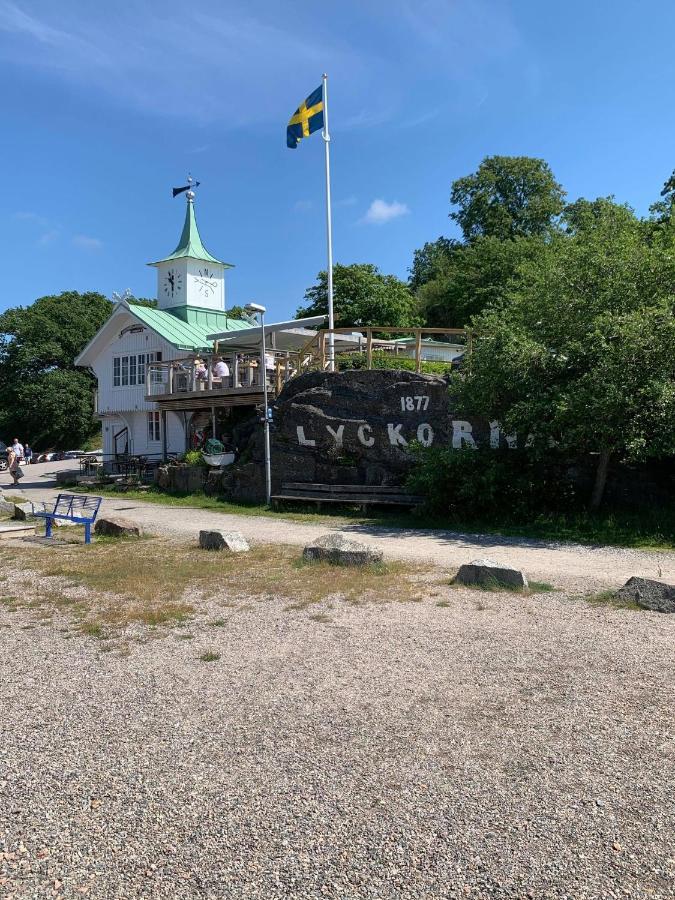Апартаменти Nyrenoverat Kaellarlaegenhet Люнгскіле Екстер'єр фото